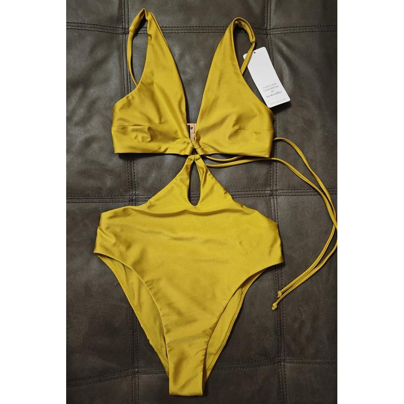 Суцільний жіночий купальник розмір M -L